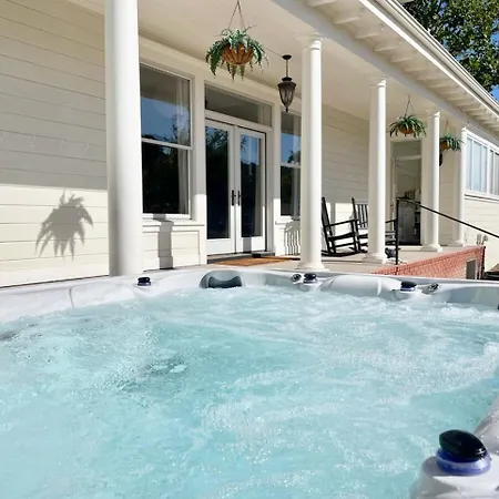 Edna Estate, Sleeps 17, Hot Tub Villa